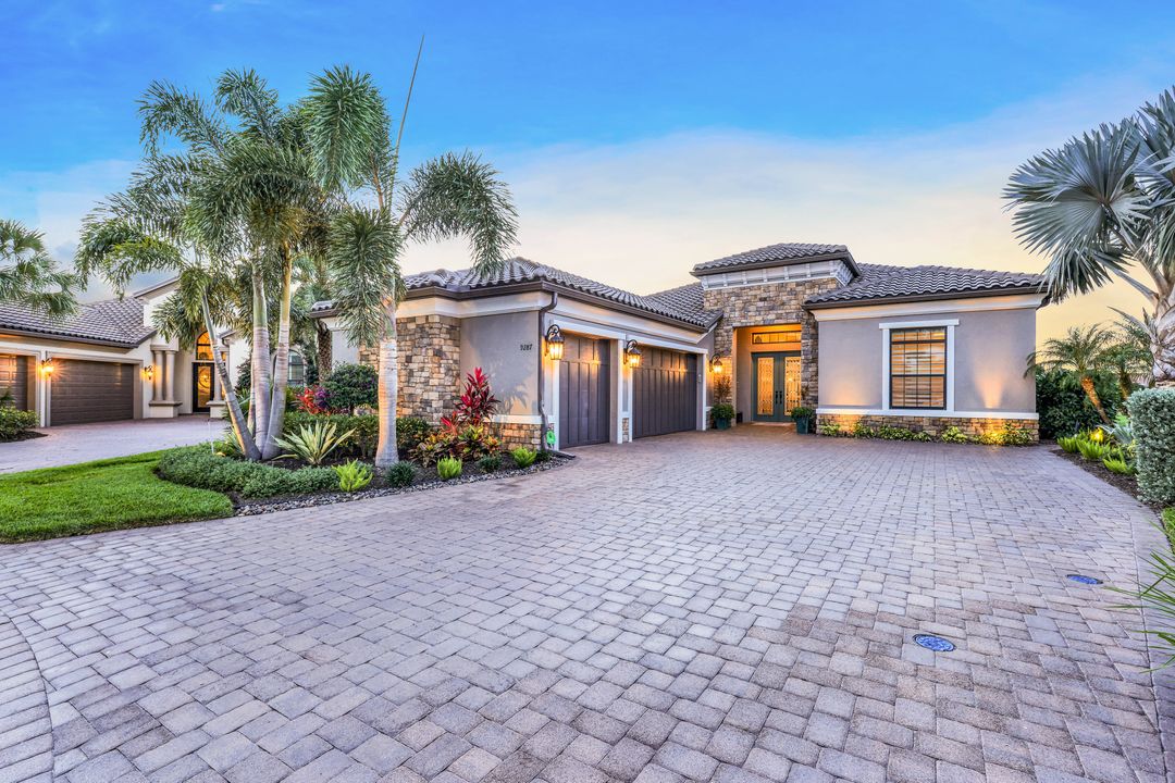 9287 Rialto Ln, Naples, FL 34119