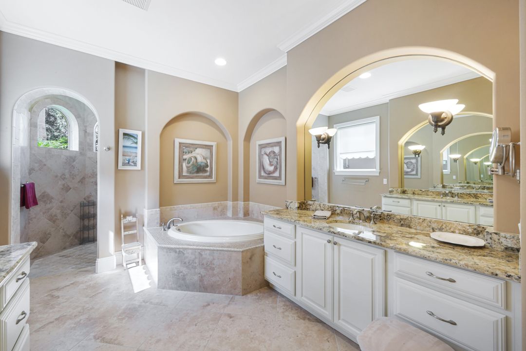 3848 Mahogany Bend Dr, Naples, FL 34114