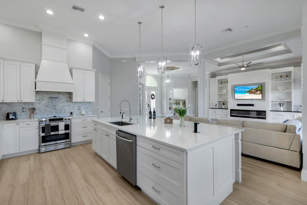 90 22nd Ave NW, Naples, FL 34120