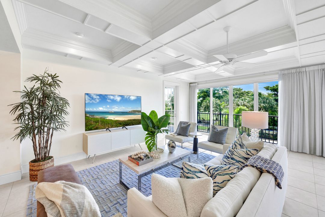 1400 Gulf Shore Blvd N #203, Naples, FL 34102