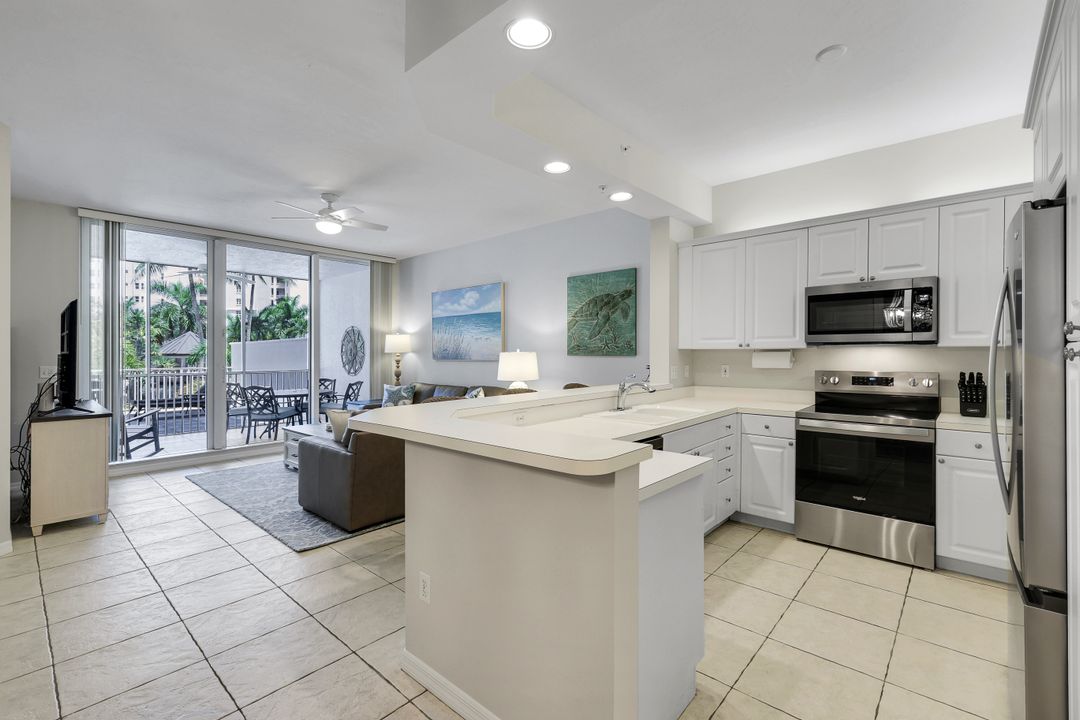 460 Launch Cir #202, Naples, FL 34108