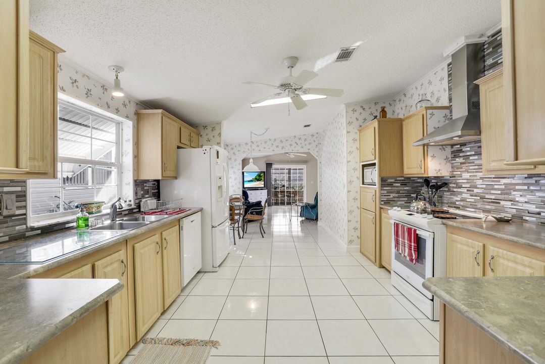 255 Riverwood Rd, Naples, FL 34114