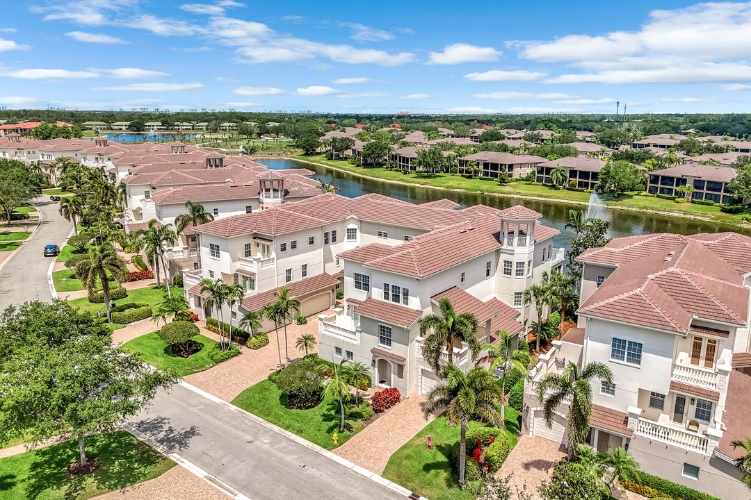 510 Avellino Isles Cir #2202, Naples, FL 34119