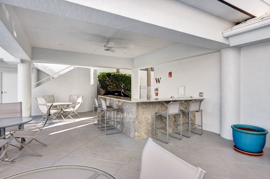 9811 Gulf Shore Dr #203, Naples, FL 34108