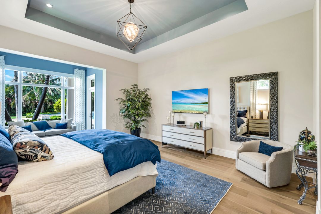 112 Hickory Rd, Naples, FL 34108