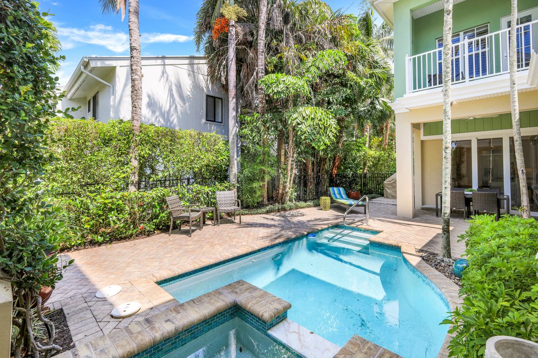 331 3rd Ave S #4, Naples, FL 34102