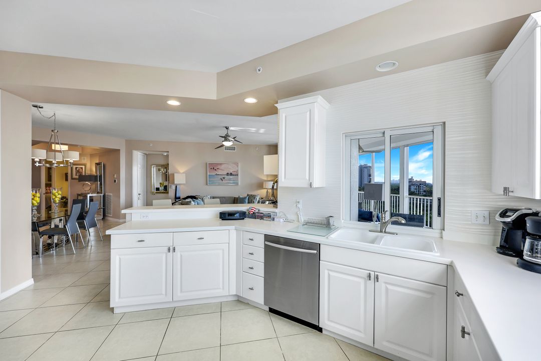 400 Flagship Dr #902, Naples, FL 34108