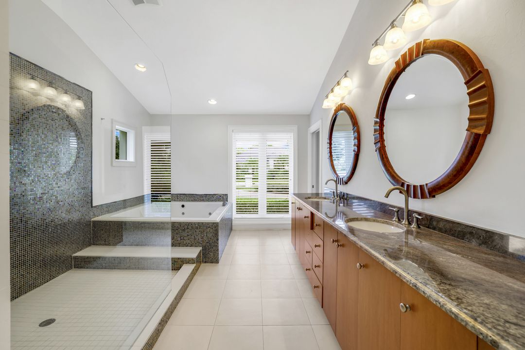 4502 Silver Fox Dr, Naples, FL 34119