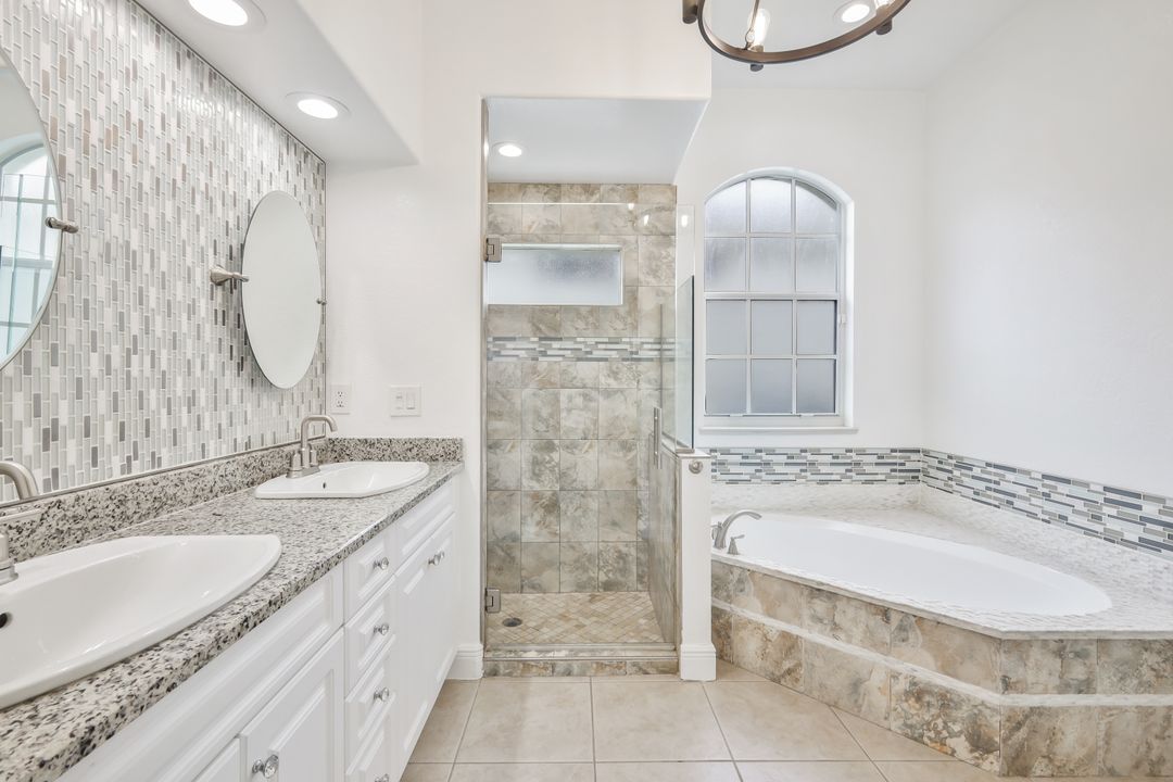 8710 Ibis Cove Cir, Naples, FL 34119