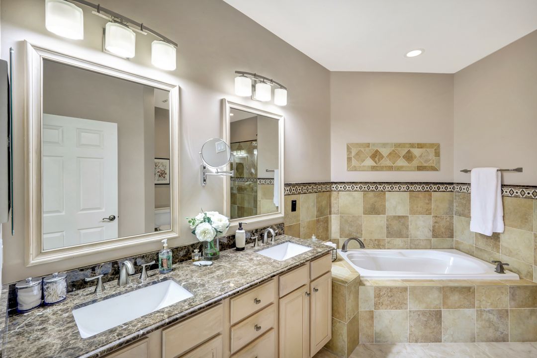 8225 Danbury Blvd #204, Naples, FL 34120