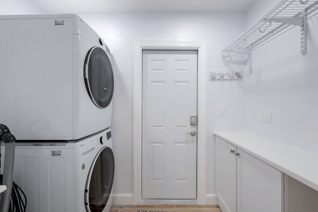 401 Lagoon Ave, Naples, FL 34108