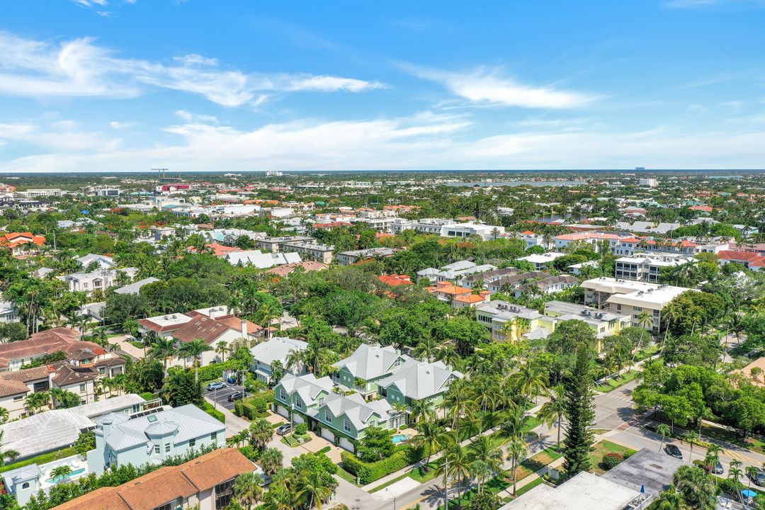 331 3rd Ave S #4, Naples, FL 34102