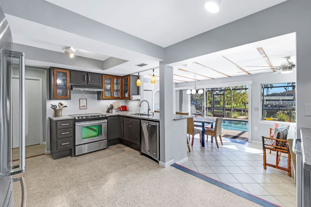 4305 SE 1st Ave, Cape Coral, FL 33904