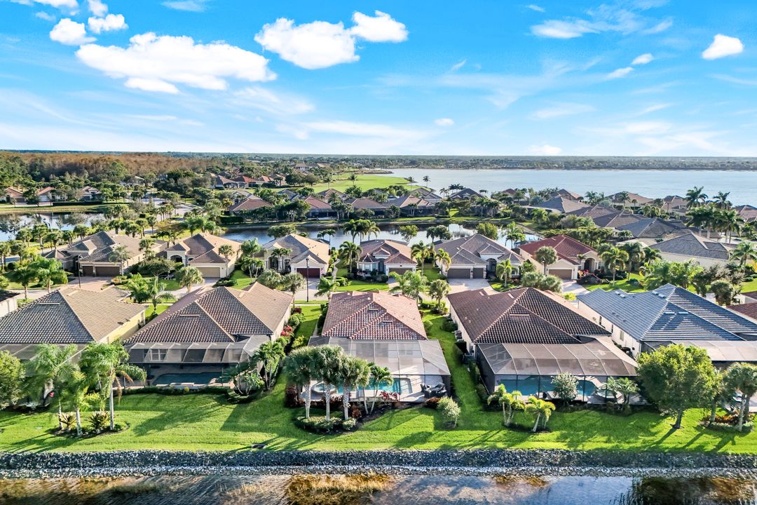 9103 Graphite Cir, Naples, FL 34120