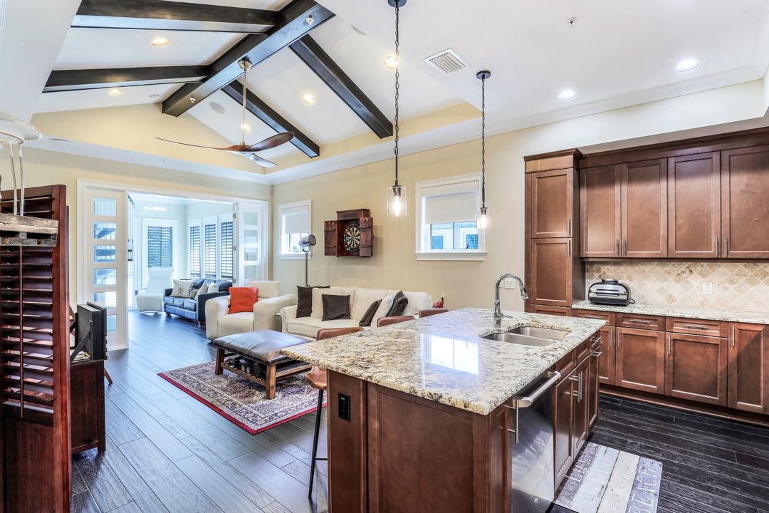 6577 Dominica Dr, Naples, FL 34113