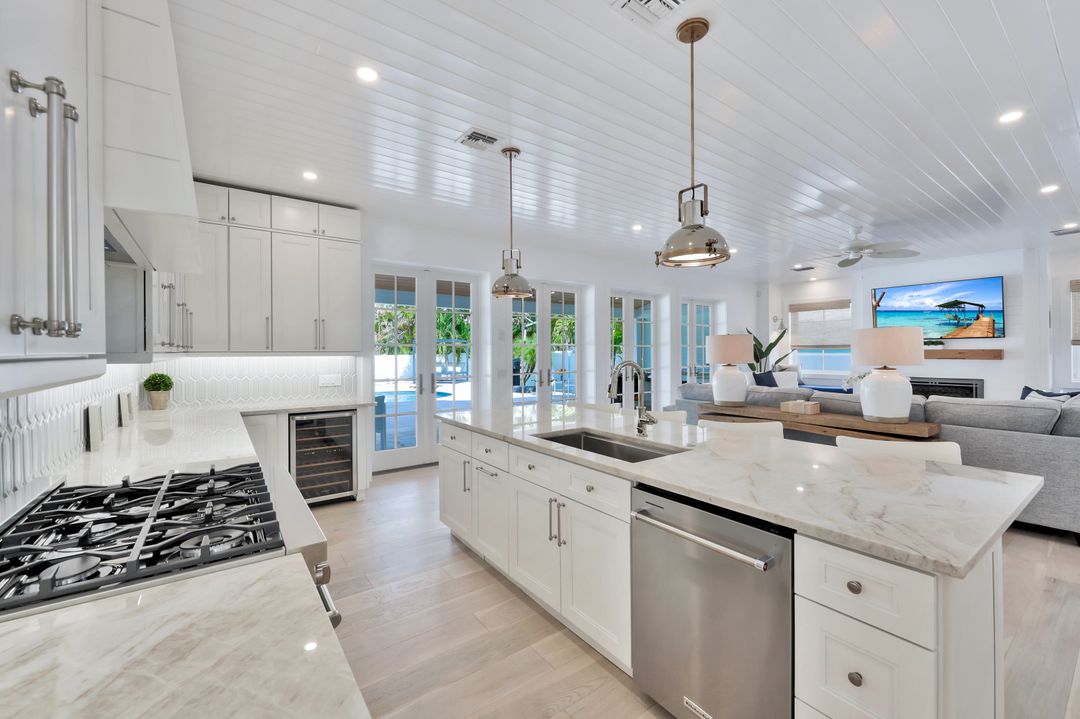 535 93rd Ave N, Naples, FL 34108