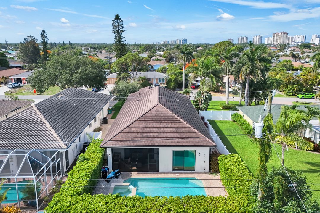 631 100th Ave N, Naples, FL 34108