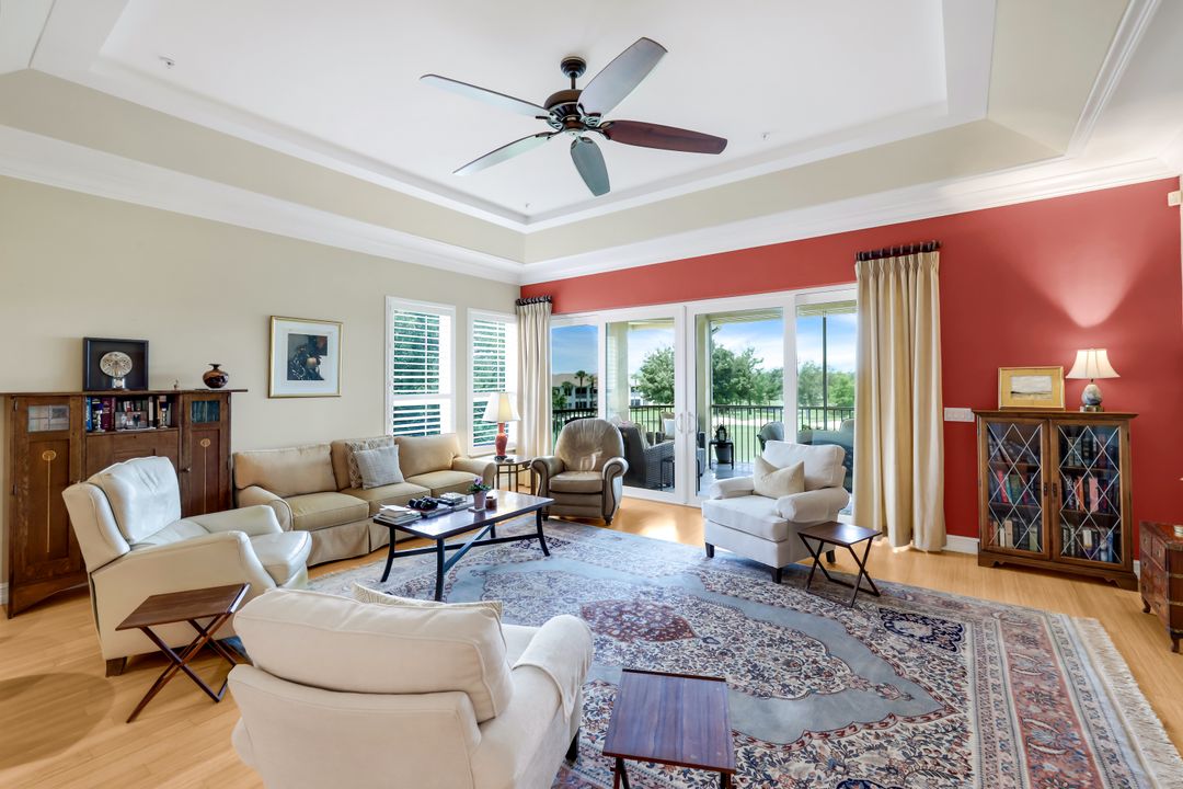 1895 Les Chateaux Blvd #302, Naples, FL 34109