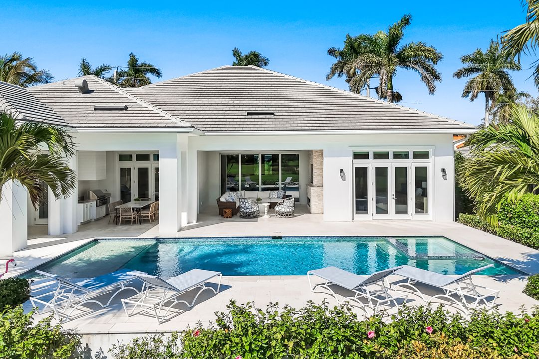 730 Harbour Dr, Naples, FL 34103