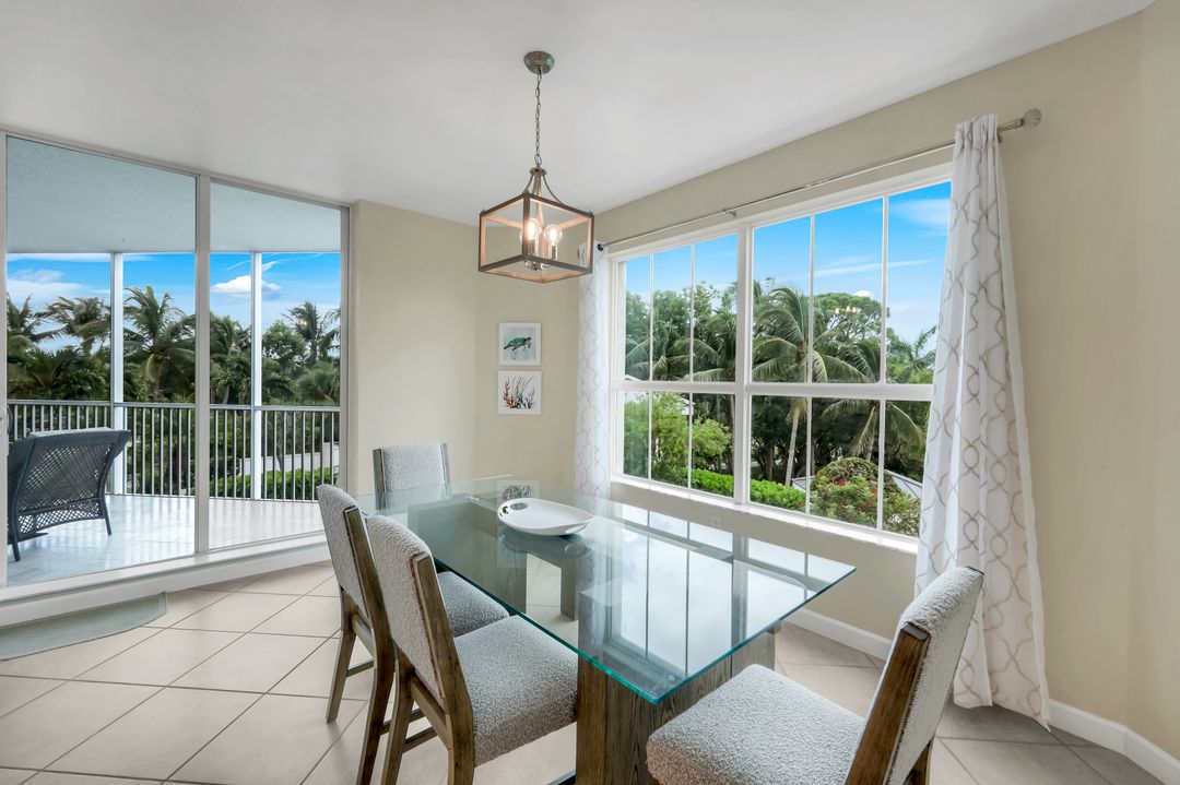300 Dunes Blvd #203, Naples, FL 34110