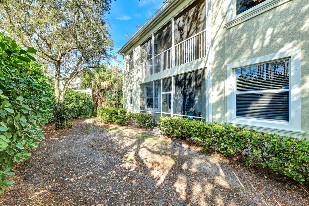 1345 Mariposa Cir #204, Naples, FL 34105