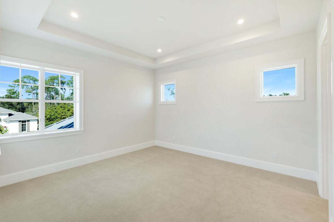 16716 Enclave Cir, Naples, FL 34110