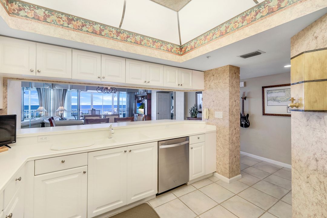 21 Bluebill Ave  #B-1102, Naples, FL 34108