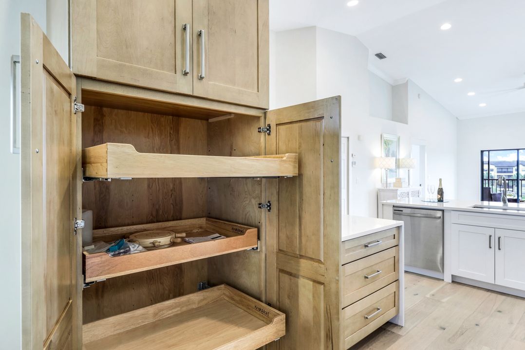 195 Vintage Cir #403, Naples, FL 34119