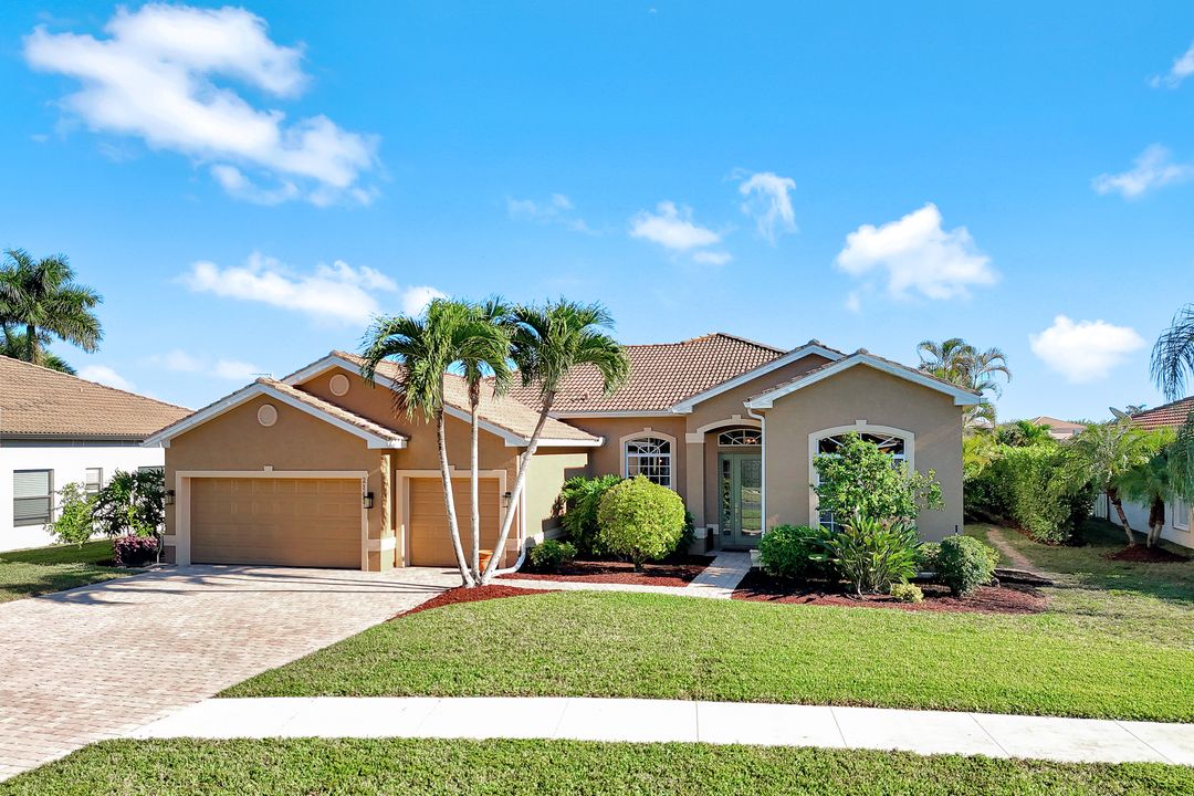 2143 Grove Dr, Naples, FL 34120