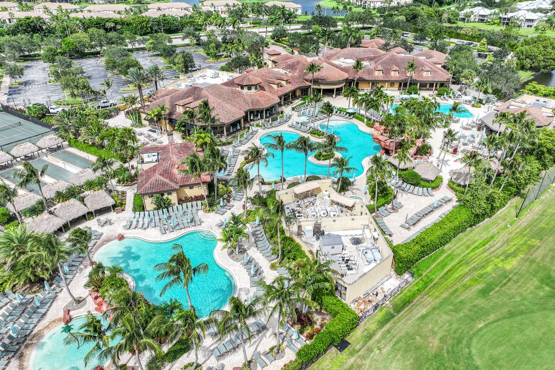 6053 Dogleg Dr, Naples, FL 34113