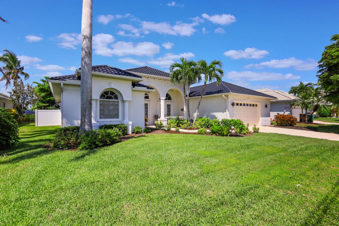 3724 Surfside Blvd, Cape Coral, FL 33914