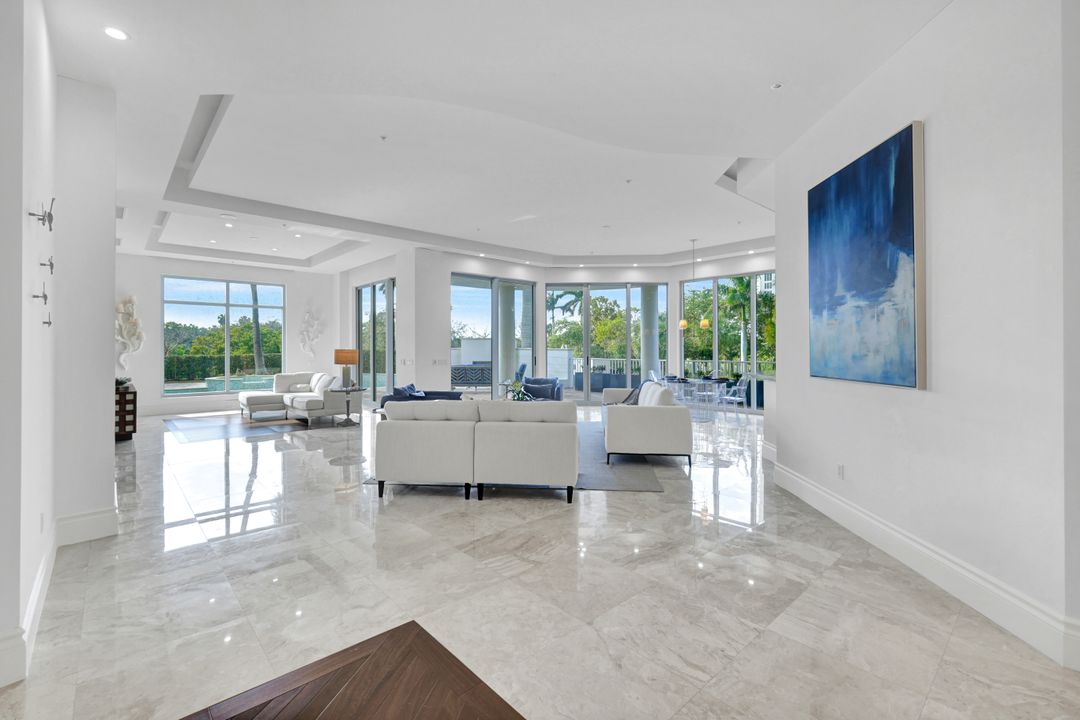 13675 Vanderbilt Dr #210, Naples, FL 34110