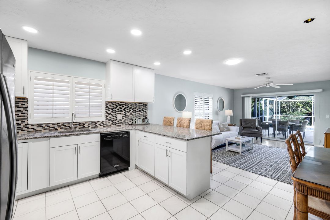 623 98th Ave N, Naples, FL 34108