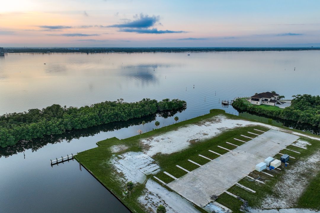 4530 Vinsetta Ave, North Fort Myers, FL 33903