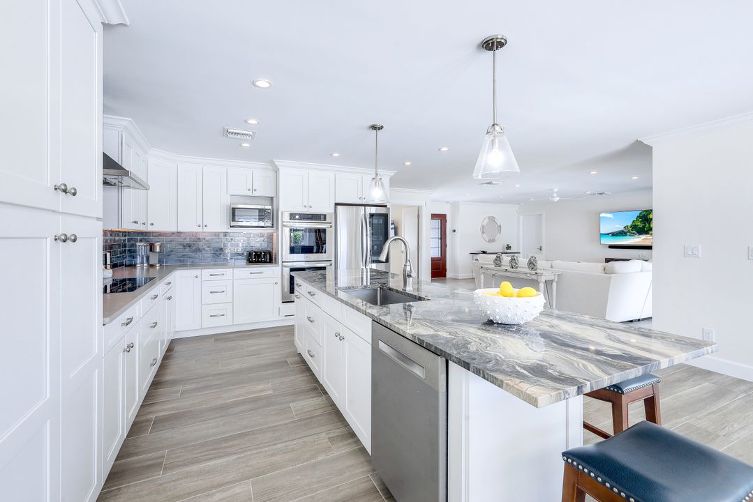 417 Lagoon Ave, Naples, FL 34108