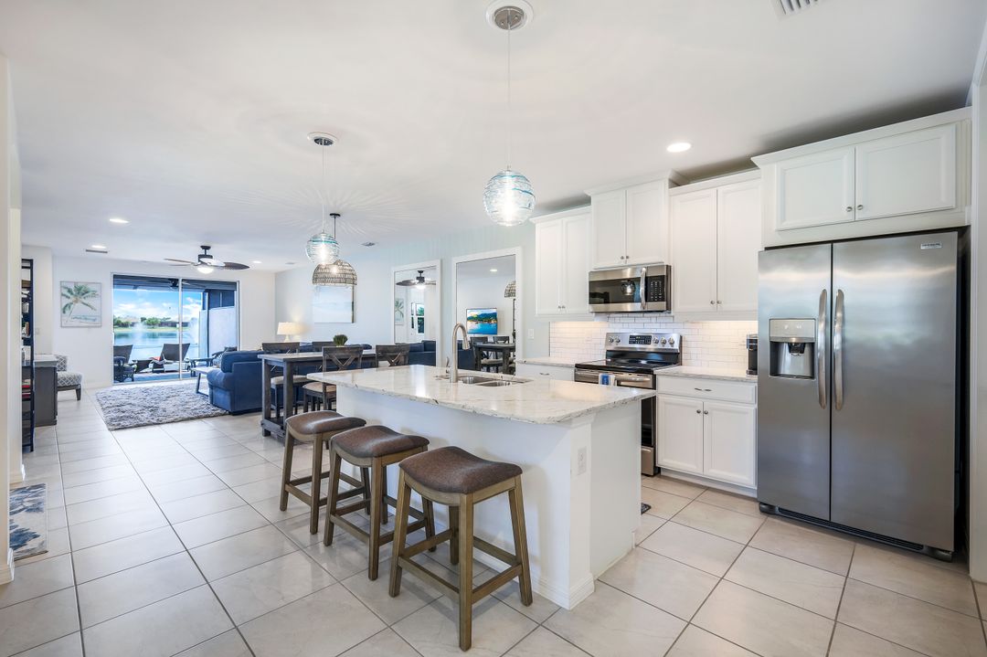 14814 Edgewater Cir, Naples, FL 34114