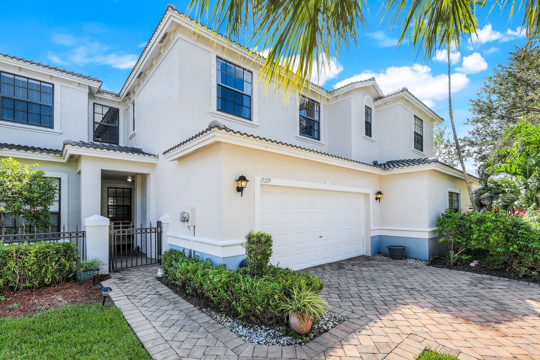 15239 Summit Pl Cir, Naples, FL 34119