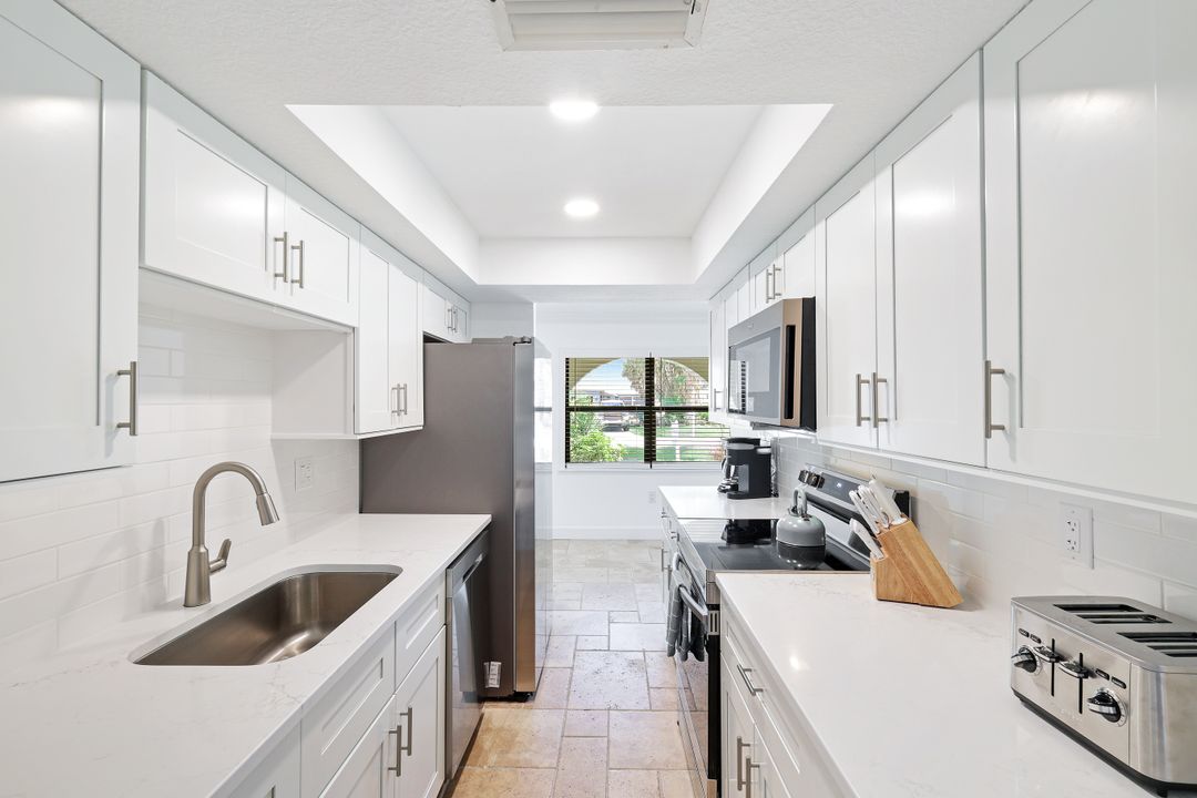 522 94th Ave N, Naples, FL 34108