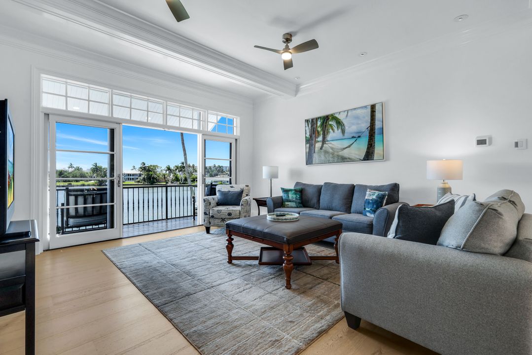 400 Springline Dr, Naples, FL 34102