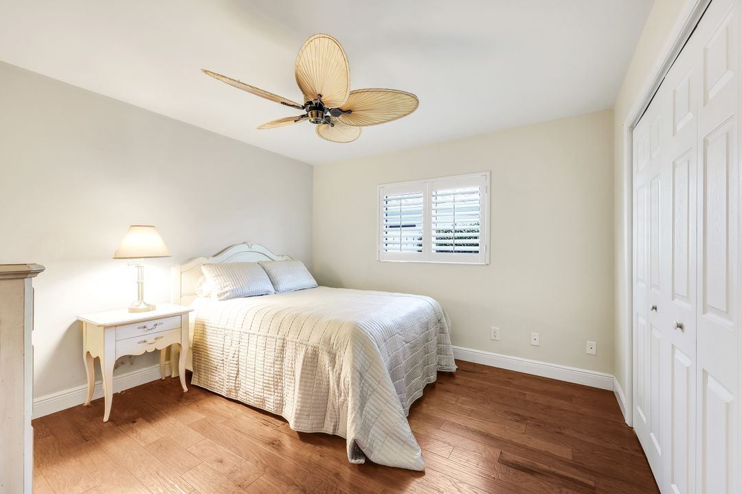 574 102nd Ave N, Naples, FL 34108