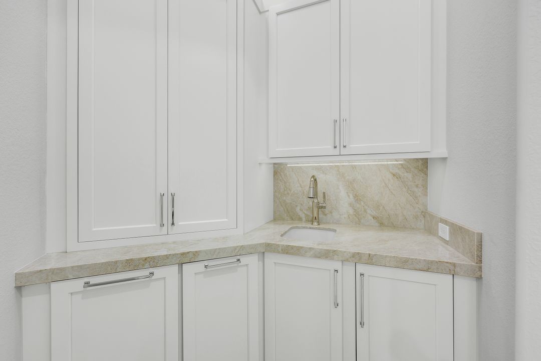 4262 Deephaven Ln, Naples, FL 34119