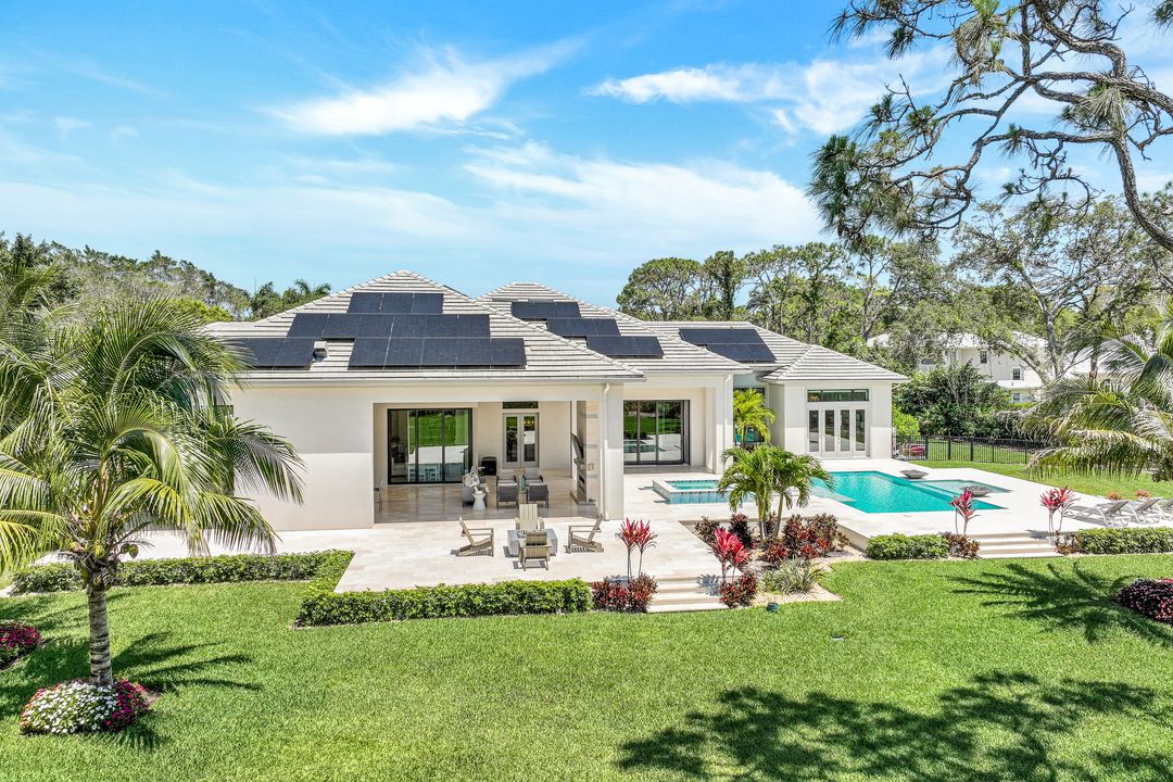 125 Caribbean Rd, Naples, FL 34108