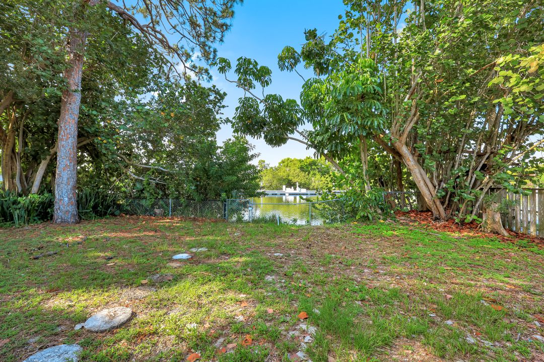 2140 Harbor Ln, Naples, FL 34104