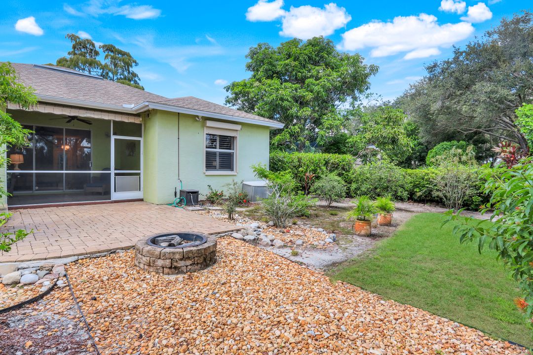 200 Stanhope Cir, Naples, FL 34104