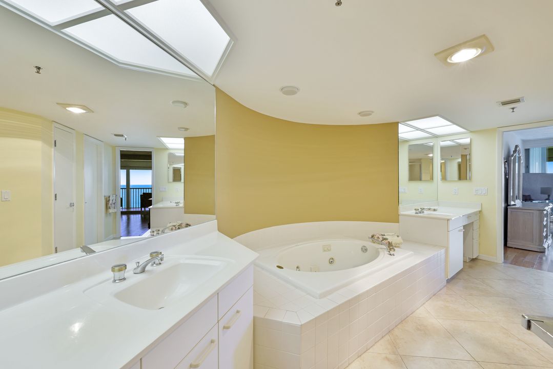 4651 Gulf Shore Blvd N #701, Naples, FL 34103