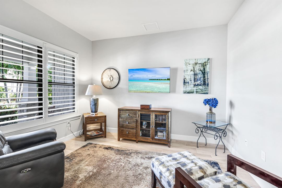 9428 Sanderling Ct, Naples, FL 34120