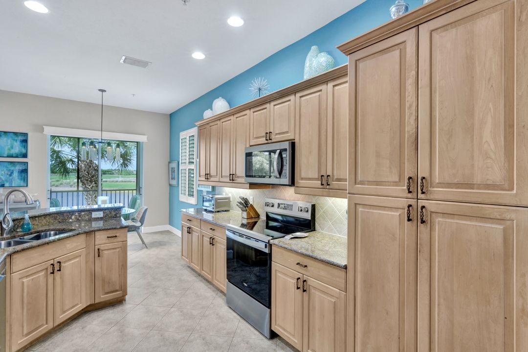 8755 Coastline Ct #202, Naples, FL 34120