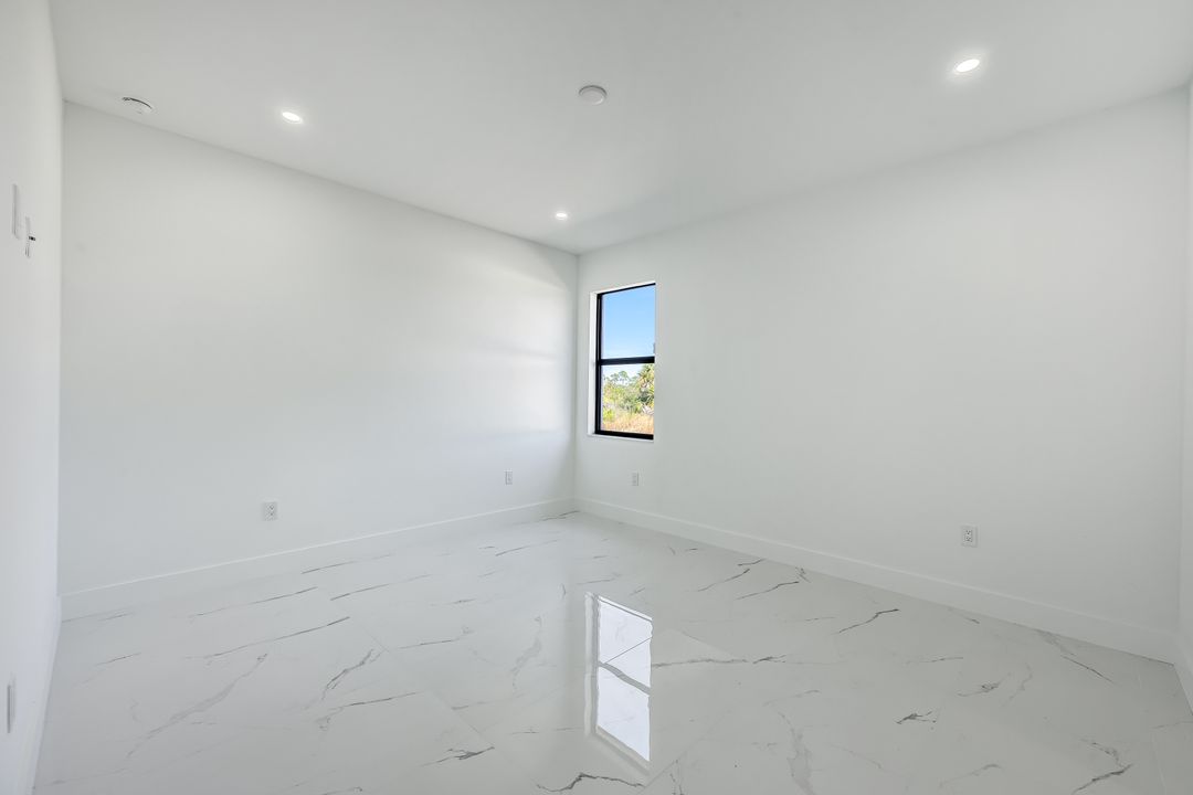 865 Chipley St E, Lehigh Acres, FL 33974