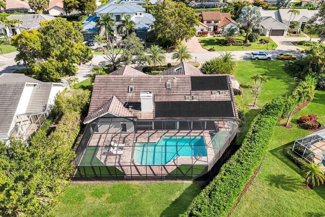 806 Knoll Wood Ct, Naples, FL 34108