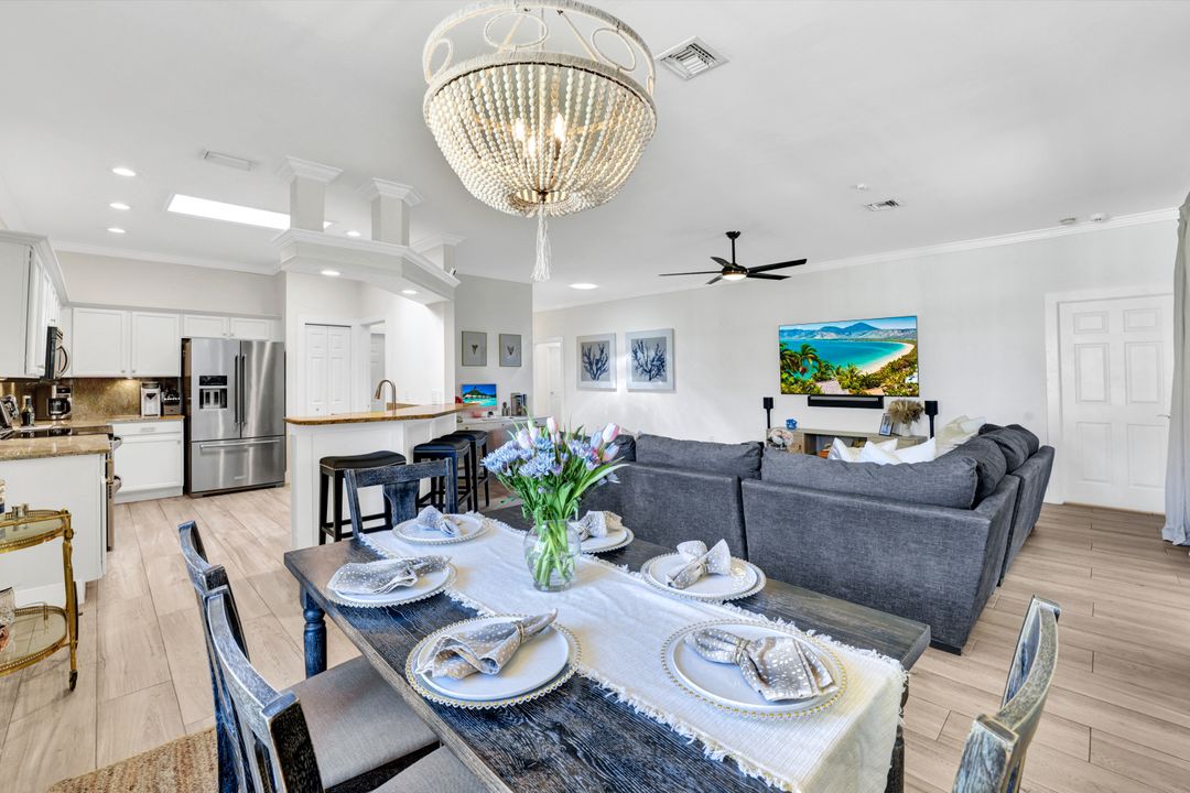 302 Stanhope Cir, Naples, FL 34104